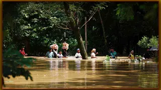 প্রধান উপদেষ্টার ত্রাণ তহবিলে প্রায় কোটি টাকা দিলো দুই মন্ত্রণালয়